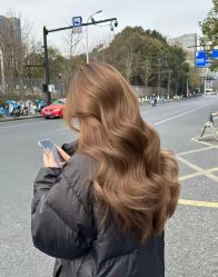 -镁连社·美联社