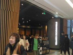 等位区-星巴克(来福士2F店)