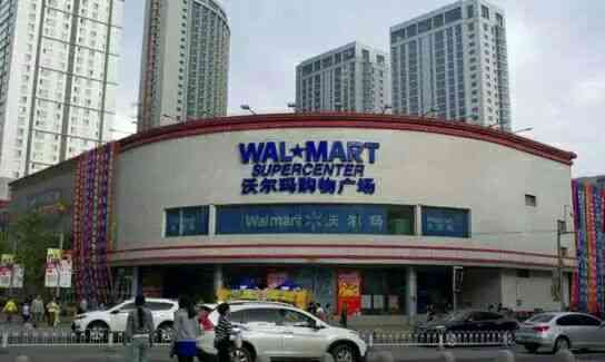 沃尔玛鹏利店因为当初这里有个鹏利广场,但是沈阳人都习惯叫中街沃尔