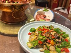 -老滇山寨•云南特色菜•地方菜•民族风情歌舞表演(金碧店)