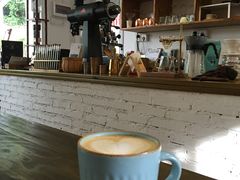-彳亍咖啡·这里(水湾路店)
