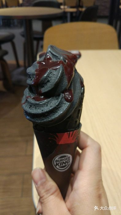 汉堡王(苏州万达店)酷黑火山华夫冰淇淋(黑芝麻)图片 