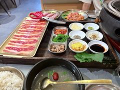 -围炉肉舍•炭烤活鳗•丹东海鲜烤肉(步行街店)