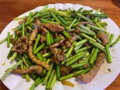 肉炒蒜苔-俺家菜馆(百里峡店)