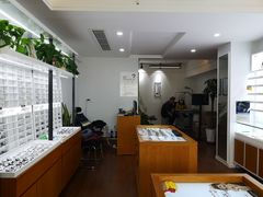 -视野联行眼镜•蔡司•依视路(温江店)