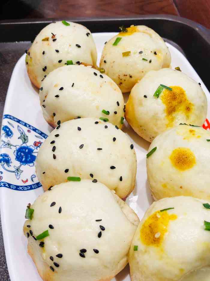 四个字啊咬下去感觉在吃小包子老字号中性价比也算是非常大壶春生煎包