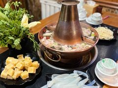 -果松木炭酸菜铜火锅·外婆参鸡汤