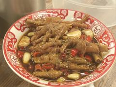 红烧鸡脚-羊子两室一厅