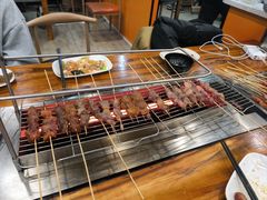 -哈尔滨小酒馆·鲜肉现穿自助烧烤(康新花园店)