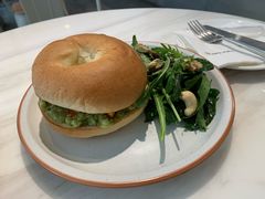 牛油果鲜虾贝果-KAFVS咖啡思咖啡馆(香海路店)
