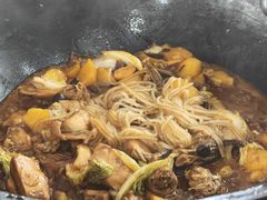 -粘豆包柴火铁锅炖