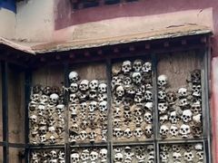 -比如骷髅墙景区