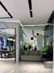 -罗亚帝造型·烫发染发