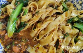 Fried Egg and Meat Sauce Noodles