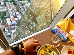 -彩虹云霄酒店75层国际自助餐