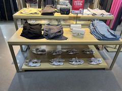 -URBAN REVIVO(济南领秀城贵和购物中心店)