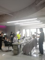 -宫铭烫发染发接发店