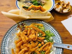 馓子豆腐脑-曾笼笼牛肉饼