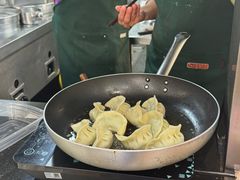 香煎鲜肉韭菜饺-芬芳甜品(体育东横街店)