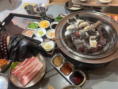 -围炉肉舍•炭烤活鳗•丹东海鲜烤肉(步行街店)
