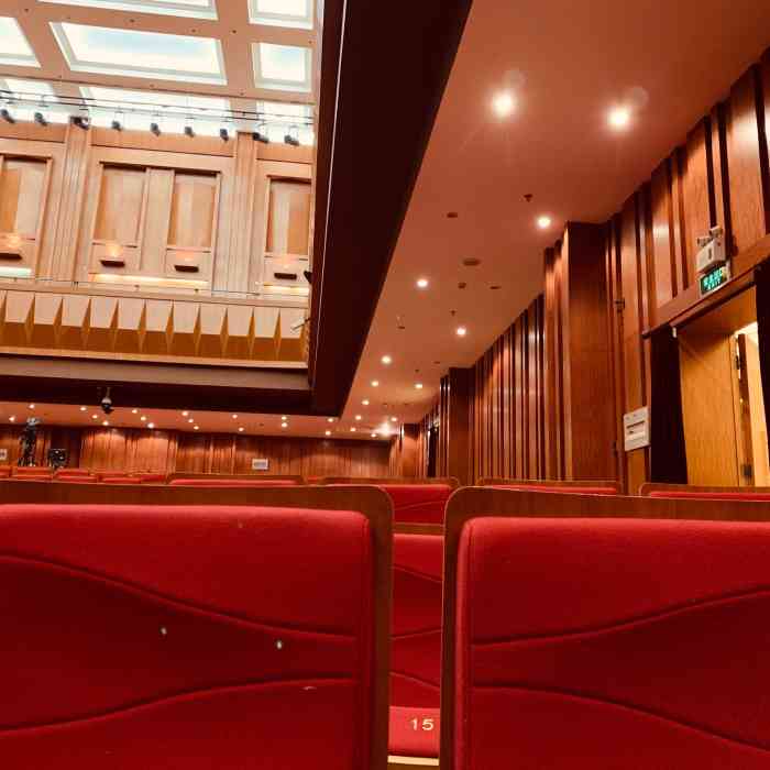 贺绿汀音乐厅-"兄弟单位的一场讲座放在贺绿汀音乐厅,让我.