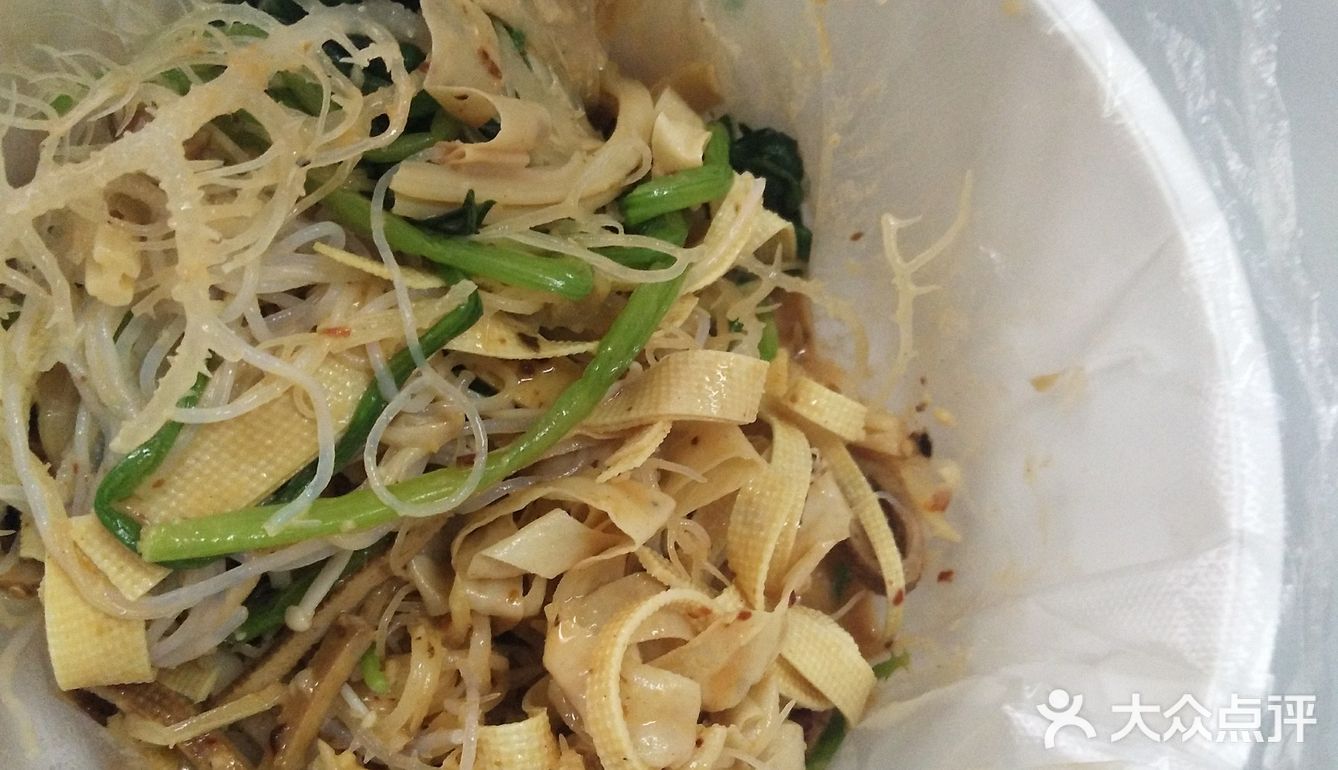 打小就喜欢吃这种凉菜凉皮之类的，加上夏天天气太热