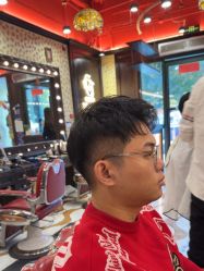 -东方先生国潮男士理发馆