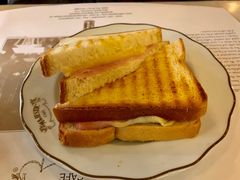 -Majestic Café