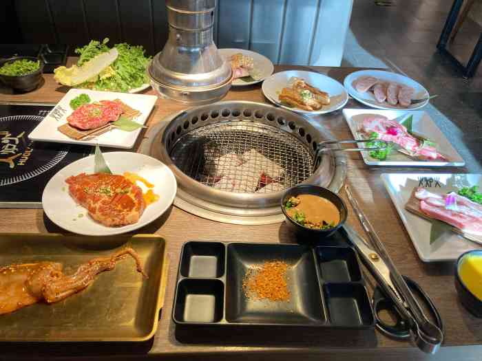 火炉火自助餐(ntp新城广场店[薄荷]环境:很吵,地方小[服务铃]服.