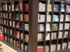 -钟书阁(群光广场店)