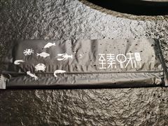 餐具摆设-臻味小馆融合菜