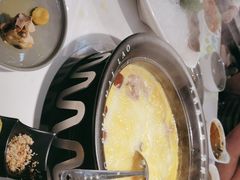 -洪氏嗨捞·广东猪肚鸡·椰子鸡火锅(西咸万象城店)