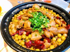 豌豆烧肥肠-老砂锅(城北店)