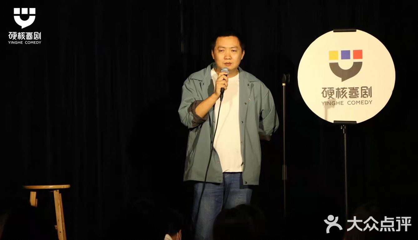 花钱买快乐，周末解压-硬核喜剧深圳馆