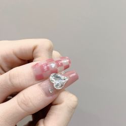 -花岐款式专研健康美甲沙龙