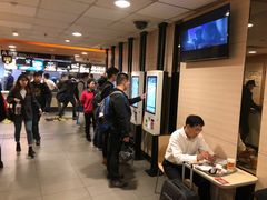 等位区-麦当劳(北京南站店)