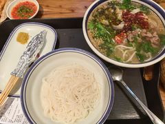 -云阿蛮云南生烫牛肉米线(奉贤路店)