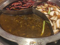 艳红酸辣三拼锅-陈艳红火锅菜·冒菜(簋街店)