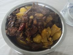 小鸡炖兔子-鸡炖兔