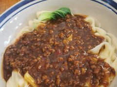 肉酱拌刀削面-侯哥面馆(瑞景店)