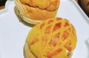 Hong Kong Pineapple Bun with Butter