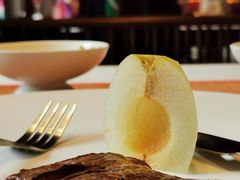 香煎牛排配库尔勒香梨-鲤院·新中式美学·庭院餐厅(夫子庙店)