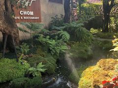 -Chom Cafe and Restaurant