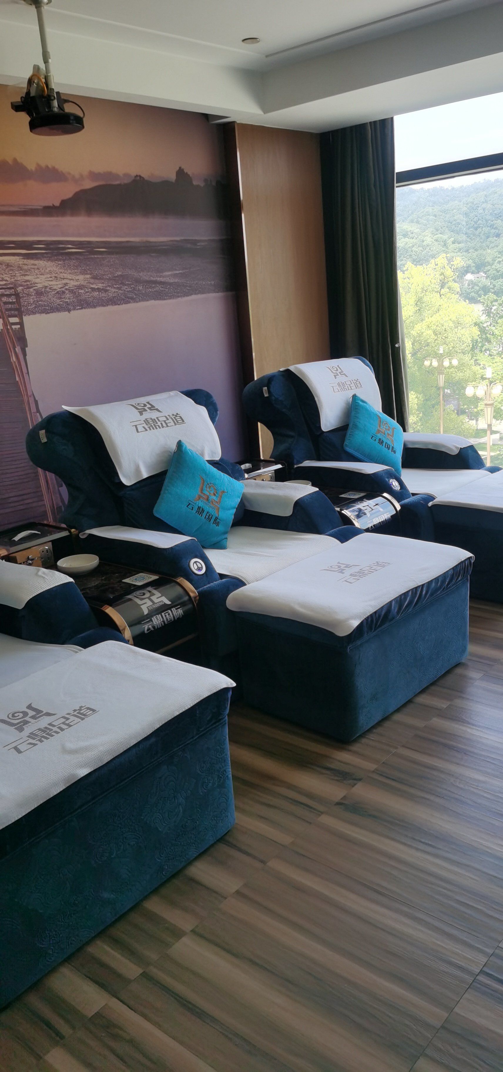 养生足浴 #放松好去处 游玩一天累了吧,看过来