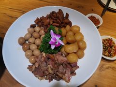 -帅巴人舅母子腊蹄民俗村