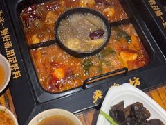 -老牌坊云南鱼豆花火锅(爱建店)
