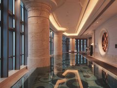 -珠海瑞吉酒店游泳池