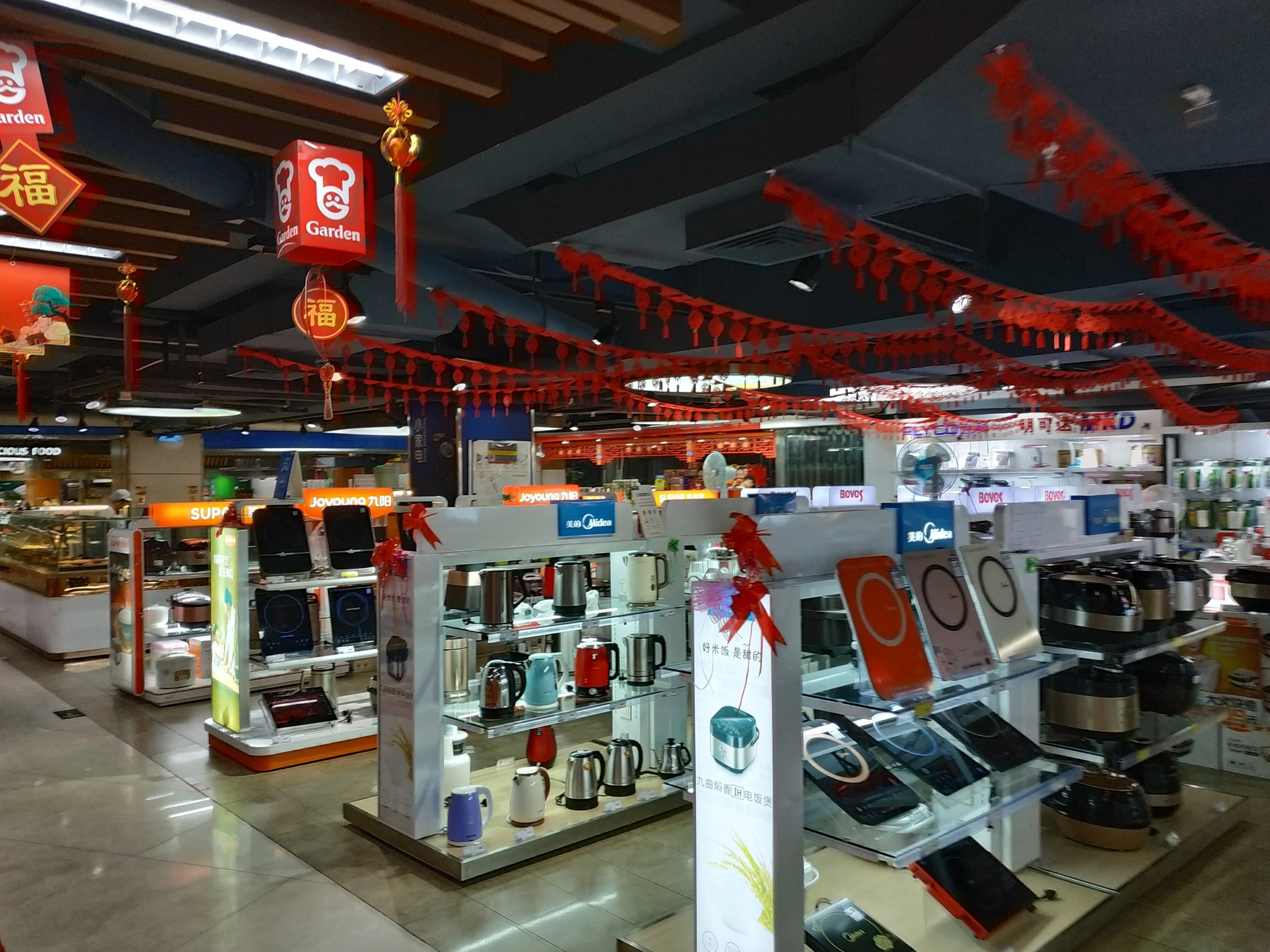 沃美超市在迎宾路青春颂广场负一楼,去过多