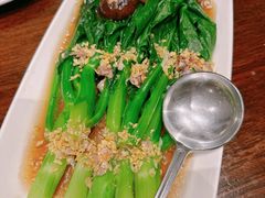 -Chom Cafe and Restaurant