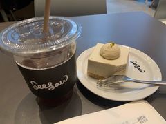 牛油果燕麦慕斯蛋糕-Seesaw Coffee(苏州中心店)